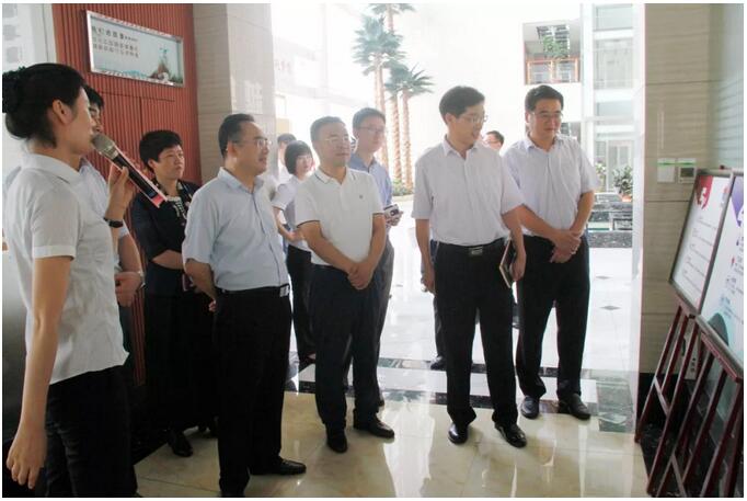 山東省外國專家局副局長杜廣選一行蒞臨天意機(jī)械參觀指導(dǎo)